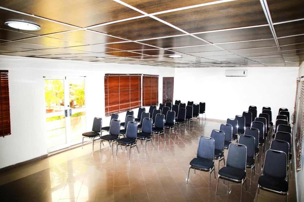 Western Dreams Hotel Abuja Exterior photo